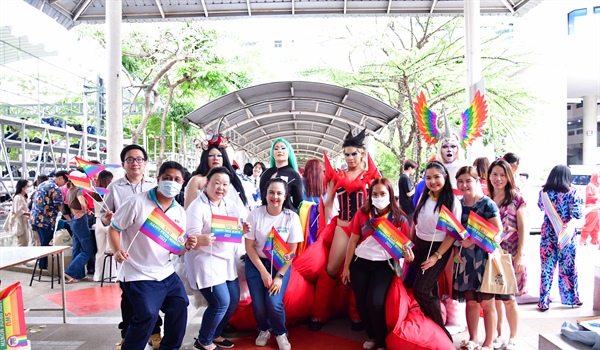 คณะผู้บริหาร เจ้าหน้าที่และนิสิต เข้าร่วมกิจกรรม SWU Happy Pride Month 2023 เพื่อแสดงออกเชิงสัญลักษณ์ที่ยอมรับในความหลากหลายทางเพศ และความเท่าเทียม